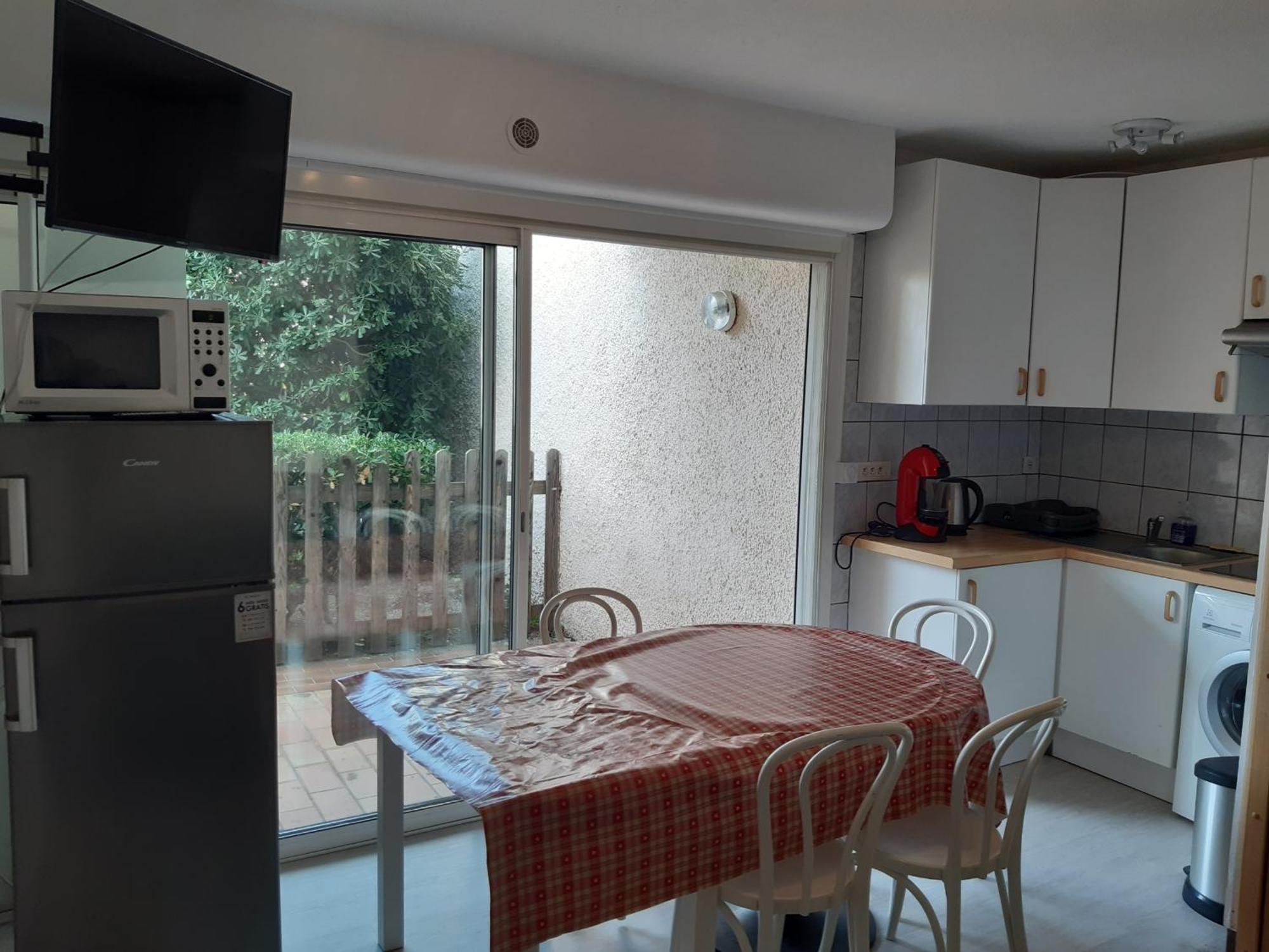 Apartment A Port : 4 Pers, Piscine, Front De Mer, Terrasse, Parking - Fr-1-798-9